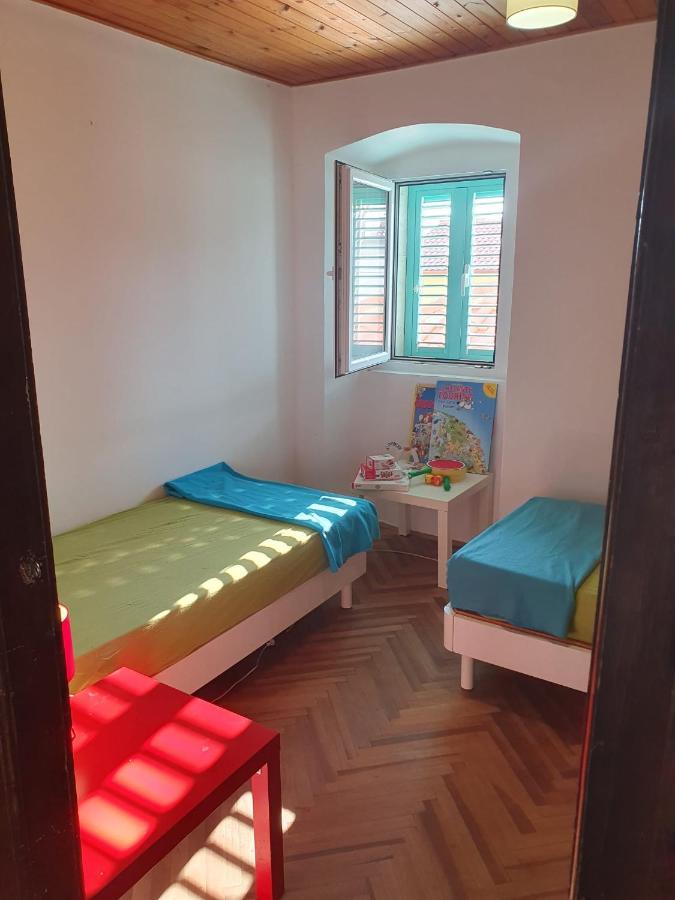 Villa Family House "Pansion Kvarner" à Punat Extérieur photo